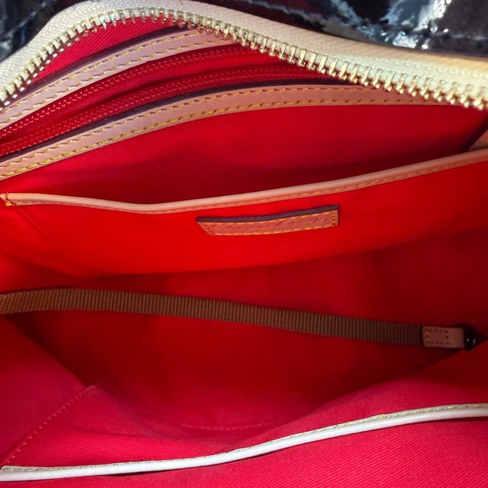 NWT Dooney & Bourke Black Patent Leather Hobo Style Bag Tan Trim Gold‎ Hardware